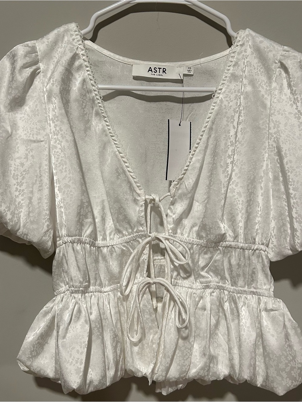 ASTR Cream Tie-Front Puff Sleeve Peplum Blouse